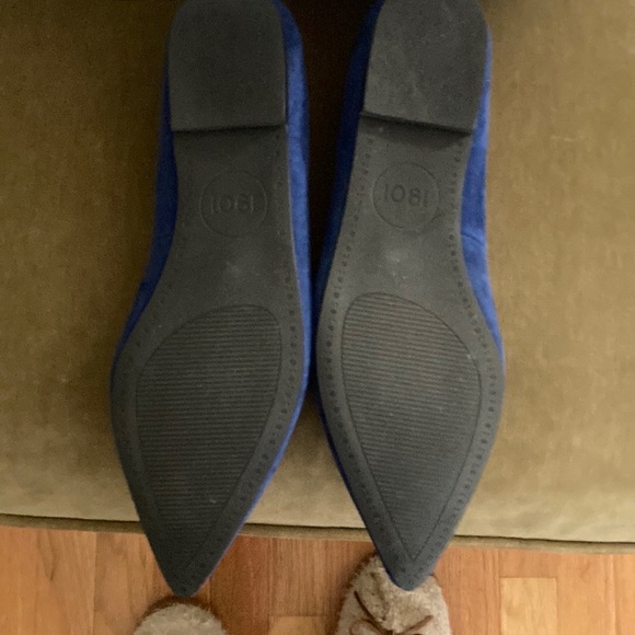 1901 purchased at Nordstrom. Navy suede flats never worn size 6 - Picture 4 of 8